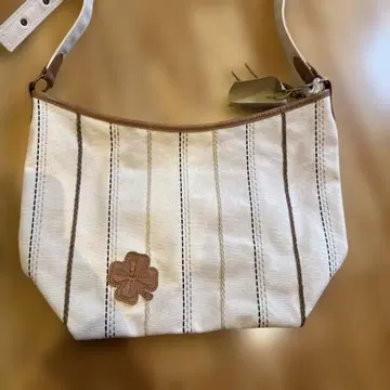 motto! 아이보리 스트라이프 클로버 숄더백