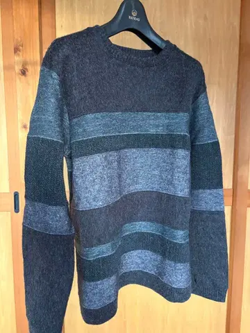 화이트 마운티니어링 보더 니트 스웨터