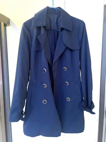 네이비 더블 브레스트 트렌치코트