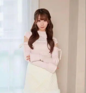 RoseMuse cut out lace point knit tops