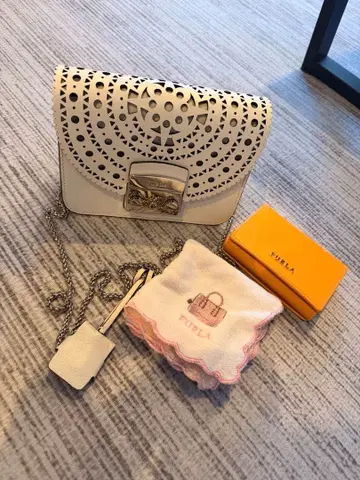 FURLA 화이트 숄더백 펀칭 화이트