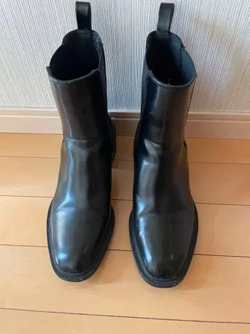 ZARA 블랙 가죽 중간 힐