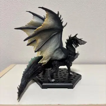 몬스터 헌터 알바트리온 피규어