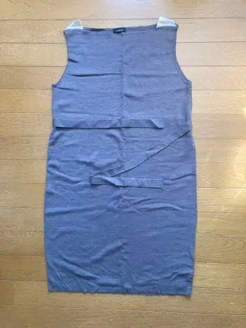 A-K-R-I-S 슬리브리스 니트 원피스 그레이