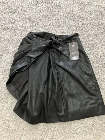 GUESS 블랙 리본 포함 스커트