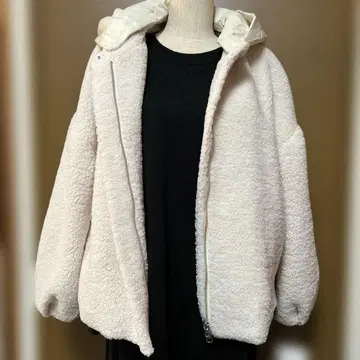 아이보리 플리스 자켓 탈부착 후드 부착