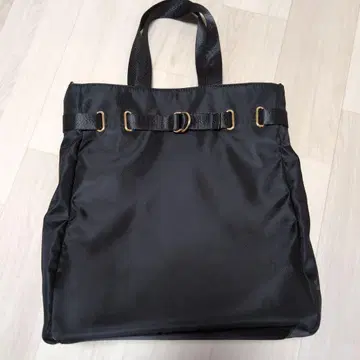 블랙 토트백 숄더 스트랩 포함