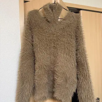 GYDA 베이지 퍼풍 니트