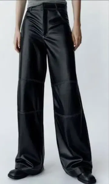 새상품 ZARA 모드 탑 스티치 인조 가죽 와이드 팬츠 EUR L
