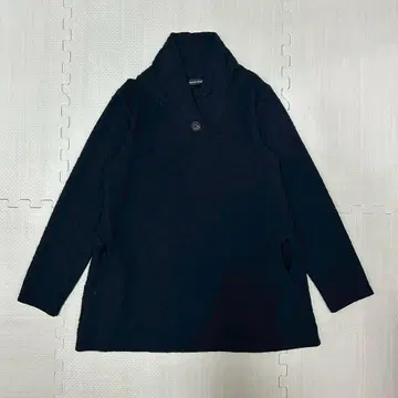 다크 블루 버튼 달린 긴팔 상의