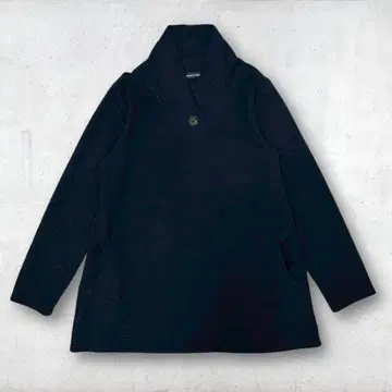 다크 블루 버튼 달린 긴팔 상의