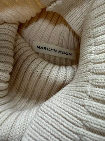 MARILYN MOON 슬리브리스 터틀넥