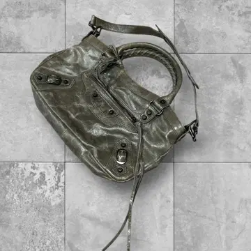 그레이 가죽 핸드백 중고