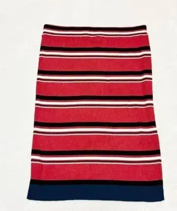 빨간색과 검은색 스트라이프 타이트 미니 스커트