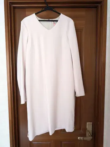 BEIGE 라이트 핑크 V넥 긴팔 원피스