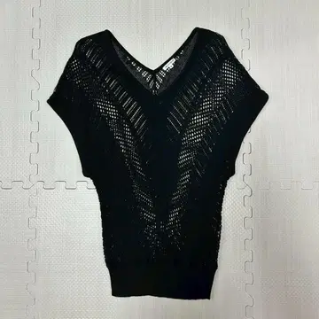 GLACIER 블랙 V넥 레이스 니트 상의