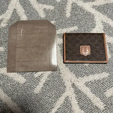 가죽 소재 브라운 이단 접이식 카드 케이스