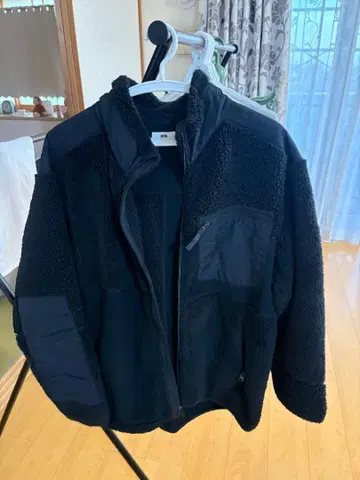 UNIQLO 엔지니어드 가먼츠 블랙 플리스 자켓