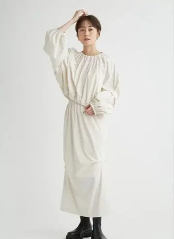 에미 이지 드로스트 타프타 셋업 emmi