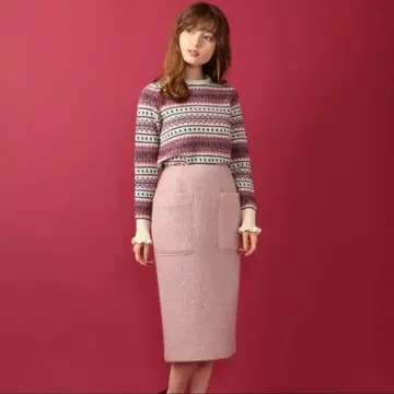 deicy ( 데이시 ) 핑크 모헤어 타이트 스커트 포켓 부착