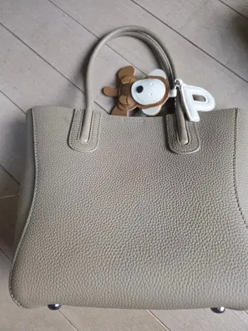 베이지 토트백 참 포함