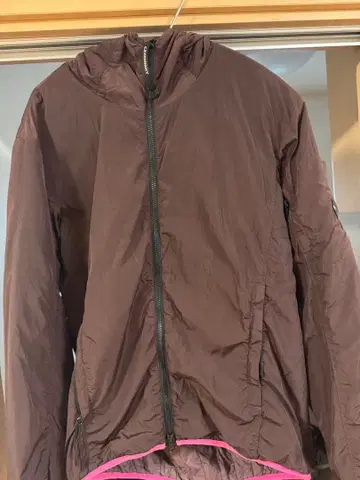 cp company 보르도 충전솜 나일론 자켓 후드 부착