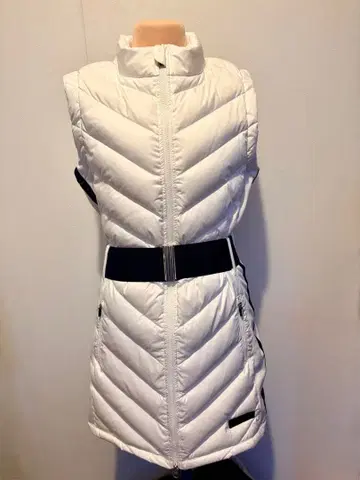 준앤로페 화이트 다운 베스트 허리 벨트 포함