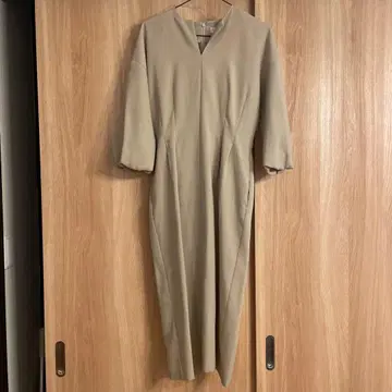 Demi-Luxe BEAMS 베이지 V넥 긴팔 원피스