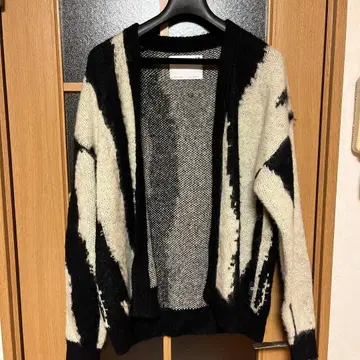 ADAMPATEK 스트라이프 가디건