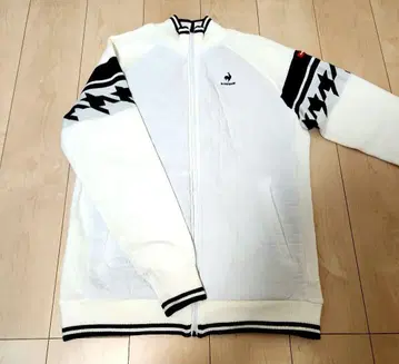 르꼬끄 화이트 집업 자켓