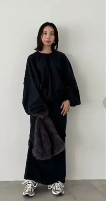 에미 에미 이지 드로스트 타프타 셋업 emmi