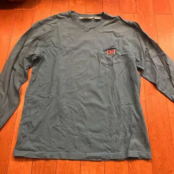 파란색 긴팔 셔츠 포켓 부착