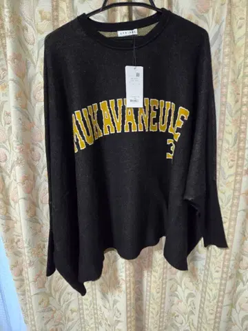 MAL 가슴 너비 넉넉한 니트 미사용 새상품