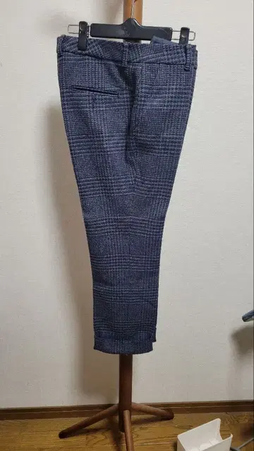 네이비 계열 체크 슬랙스 INCOTEX