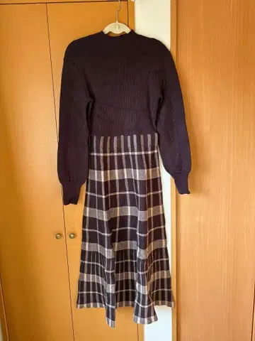 긴팔 니트 원피스 체크 무늬 블루 이스트