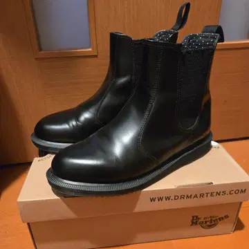 닥터마틴 플로라 첼시 부츠 UK4