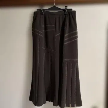 다크 그레이 플리츠풍 패치워크 롱 스커트