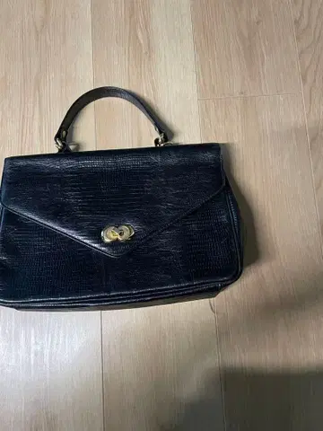 블랙 크로커다일 핸드백