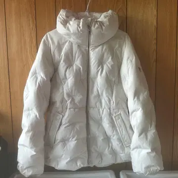 GUESS 화이트 다운 자켓