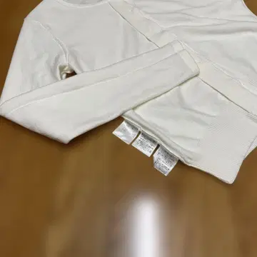 화이트 코튼 크루넥 긴팔