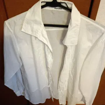 Plantation 화이트 긴팔 셔츠 앞 프릴