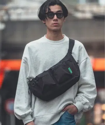 KIU 방수 숄더백 블랙