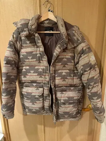 THE NORTH FACE 기하학 패턴 다운 자켓