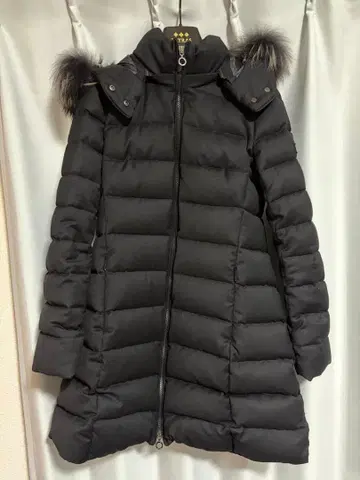 TATRAS 블랙 다운 자켓 후드 부착