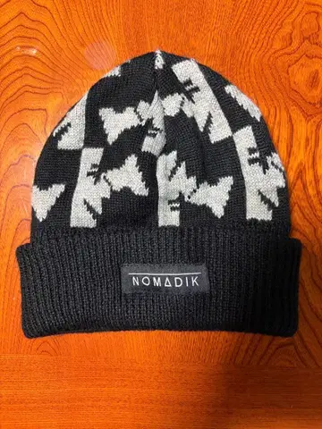 NOMADIK 박쥐 패턴 니트 모자
