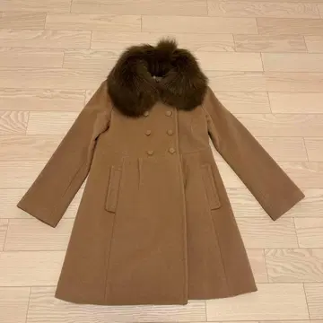 브라운 퍼가 달린 더블 버튼 코트 S