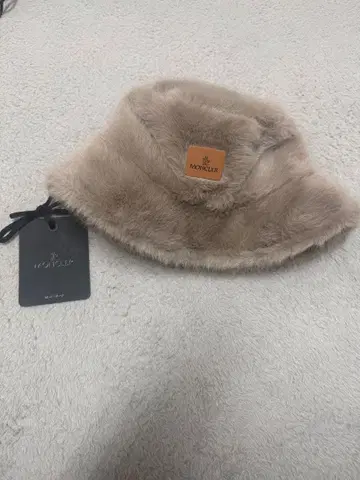 MONCLER 베이지 버킷 햇