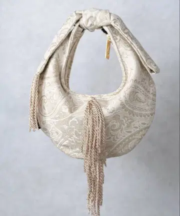 little seeds - Half Moon 하프문 백