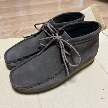 CLARKS WALLABEE BOOT
