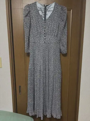 리랜드트루 꽃무늬 긴팔 플레어 원피스